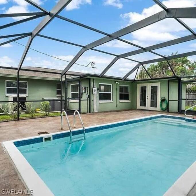 Groovy Getaway! Heated Pool! Something Different Villa Cape Coral Exterior photo